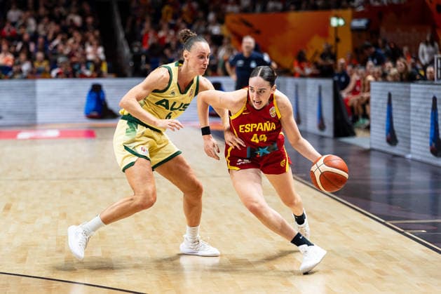 Iyana Martin (Spain), 44, dribbling against Steph Talbot (Australia), 06, GER, Australia vs. Spain, Basketball, 2026 FIBA Women s World Cup, Quarterfinals, September 10, 2026, GER, Australia vs. Spain, Basketball, FIBA Women’s World Cup 2026, Quarterfinals, September 10, 2026, Berlin Copyright: xEibner-Pressefoto MaxxVincenx EP_MVN