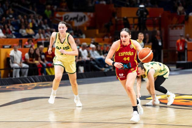 Iyana Martin of Spain, 44, dribbling, Germany, Australia vs. Spain, basketball, 2026 FIBA Women’s World Cup, quarterfinals, September 10, 2026, Germany, Australia vs. Spain, basketball, 2026 FIBA Women’s World Cup, Quarterfinals, September 10, 2026, Berlin Copyright: xEibner-Pressefoto MaxxVincenx EP_MVN