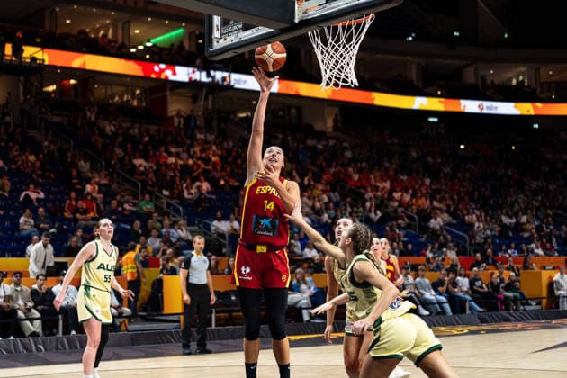 Raquel Carrera of Spain, age 14, making a layup, GER, Australia vs. Spain, basketball, 2026 FIBA Women s World Cup, quarterfinals, September 10, 2026, GER, Australia vs. Spain, basketball, 2026 FIBA Women s World Cup, Quarterfinals, September 10, 2026, Berlin Copyright: xEibner-Pressefoto MaxxVincenx EP_MVN
