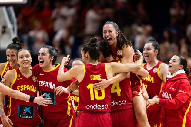 Spanish team celebrates after victory at the end of the game, GER, Australia vs. Spain, Basketball, 2026 FIBA Women’s World Cup, Quarterfinals, September 10, 2026, GER, Australia vs. Spain, Basketball, 2026 FIBA Women’s World Cup, Quarterfinals, September 10, 2026, Berlin Copyright: xEibner-Pressefoto MaxxVincenx EP_MVN