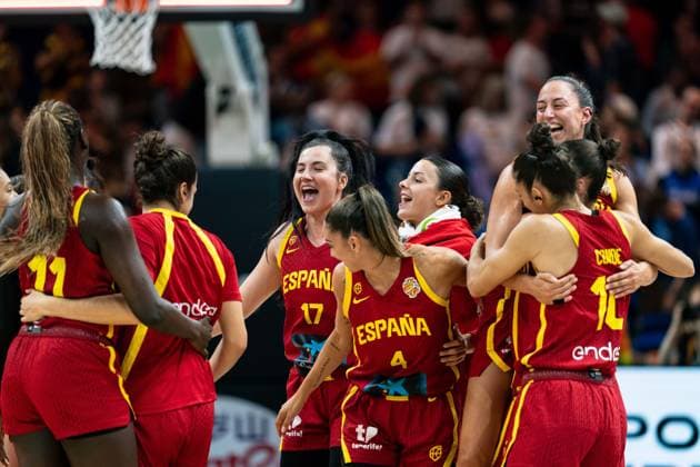 Spanish team celebrates after victory at the end of the game, GER, Australia vs. Spain, Basketball, 2026 FIBA Women’s World Cup, Quarterfinals, September 10, 2026, GER, Australia vs. Spain, Basketball, 2026 FIBA Women’s World Cup, Quarterfinals, September 10, 2026, Berlin Copyright: xEibner-Pressefoto MaxxVincenx EP_MVN