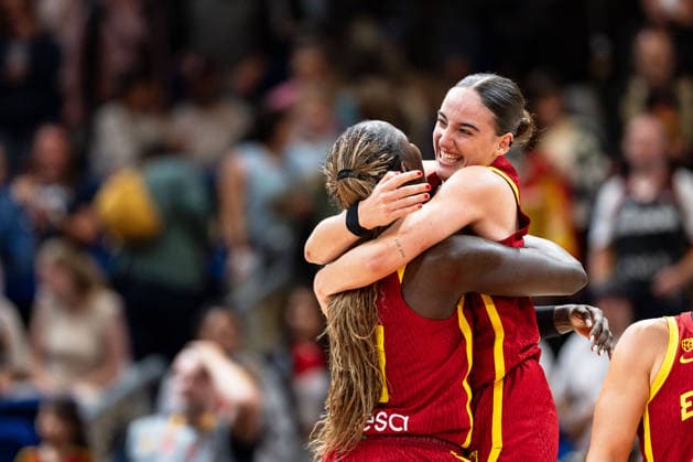 Awa Fam (Spain), 11, and Iyana Martin (Spain), 44, celebrate after the game ends, GER, Australia vs. Spain, Basketball, FIBA Women’s World Cup 2026, Quarterfinals, September 10, 2026, GER, Australia vs. Spain, Basketball, 2026 FIBA Women’s World Cup, Quarterfinals, September 10, 2026, Berlin Copyright: xEibner-Pressefoto MaxxVincenx EP_MVN