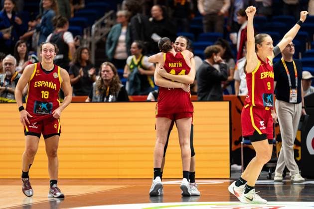 Alicia Florez (Spain), 18, Iyana Martin (Spain), 44, Helena Pueyo (Spain), 09, celebrate after the victory at the end of the game, GER, Australia vs. Spain, Basketball, FIBA Women s World Cup 2026, Quarterfinals, September 10, 2026, GER, Australia vs. Spain, Basketball, 2026 FIBA Women’s World Cup, Quarterfinals, September 10, 2026, Berlin Copyright: xEibner-Pressefoto MaxxVincenx EP_MVN