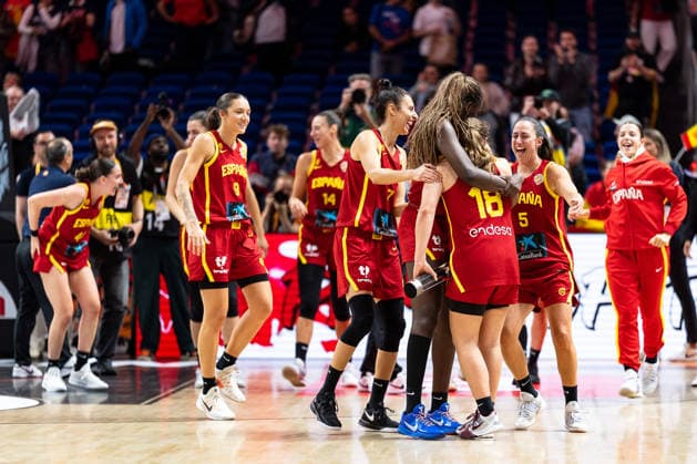 Alicia Florez of Spain, No. 18, Player of the Game, celebrates after the victory at the end of the game; Awa Fam Spain, No. 11; GER, Australia vs. Spain, Basketball, FIBA Women s World Cup 2026, Quarterfinals, September 10, 2026, GER, Australia vs. Spain, Basketball, FIBA Women’s World Cup 2026, Quarterfinals, September 10, 2026, Berlin Copyright: xEibner-Pressefoto MaxxVincenx EP_MVN