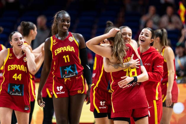 Spanish team celebrates after victory at the end of the game, GER, Australia vs. Spain, Basketball, 2026 FIBA Women s World Cup, Quarterfinals, September 10, 2026, GER, Australia vs. Spain, Basketball, 2026 FIBA Women s World Cup, Quarterfinals, September 10, 2026, Berlin Copyright: xEibner-Pressefoto MaxxVincenx EP_MVN