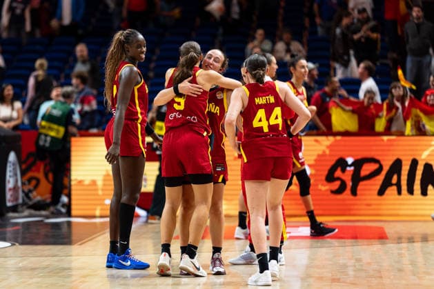 Spanish team celebrates after the game, Awa Fam Spain, 11, Helena Pueyo Spain, 09, Alicia Florez Spain, 18, Iyana Martin Spain, 44, GER, Australia vs. Spain, Basketball, FIBA Women s World Cup 2026, Quarterfinals, September 10, 2026 GER, Australia vs. Spain, Basketball, 2026 FIBA Women’s World Cup, Quarterfinals, September 10, 2026 Berlin Copyright: xEibner-Pressefoto MaxxVincenx EP_MVN