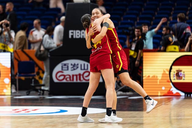Helena Pueyo (Spain), 09, and Iyana Martin (Spain), 44, celebrate after the game ends, GER, Australia vs. Spain, Basketball, FIBA Women’s World Cup 2026, Quarterfinals, September 10, 2026, GER, Australia vs. Spain, Basketball, FIBA Women’s World Cup 2026, Quarterfinals, September 10, 2026, Berlin Copyright: xEibner-Pressefoto MaxxVincenx EP_MVN