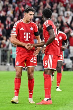 MUNICH, GERMANY; 10. SEPTEMBER: Bayern Munich celebrating the goal to 3-0 by Alphonso DAVIES (FC Bayern Munich 19) Tor Torschuetze Freude Happy during the Champions League Match between FC Bayern Muenchen vs. FK Bodo Glimt at Matchday 1 at Allianz Arena - Aleksandar PAVLOVIC (FC Bayern Munich 45) Copyright: xBEAUTIFULxSPORTS Goldbergx