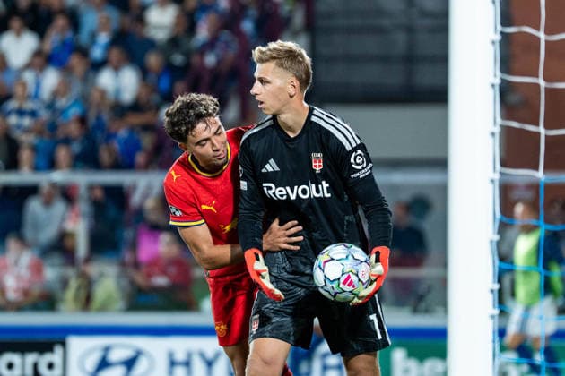 Soccer, Italy, UEFA Champions League, Matchday 1: Como 1907 vs. RB Leipzig, Thursday, September 10, 2026, Stadio Giuseppe Sinigaglia, Como. Neil El Aynaoui, 21, of RB Leipzig retrieves the ball after a goal by Andrija Maksimovic, Andrija Maksimovic 30, RB Leipzig leads 1–3 from RB Leipzig’s perspective Copyright: xValentinxDomgjonix