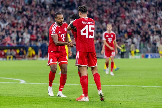 Jonathan Tah (FC Bayern Munich, 04) and Aleksandar Pavlovic (FC Bayern Munich, 45) celebrate with Alphonso Davies (FC Bayern Munich, 19) after his goal to make it 3–0 for Germany, FC Bayern Munich vs. FK Bodo Glimt, Soccer, UEFA Champions League, Group Stage, Matchday 1, 2026–2027 Season, September 10, 2026 DFL DFB REGULATIONS PROHIBIT ANY USE OF PHOTOGRAPHS AS IMAGE SEQUENCES AND OR QUASI-VIDEO Photo: HMB Media, Heike Feiner Copyright: HMBxMedia HeikexFeiner