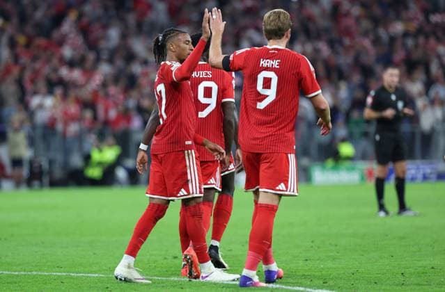 September 10, 2026, GER, Soccer, Men s, UEFA Champions League, Group Stage, 2026–2027 Season, Matchday 1, FC Bayern Munich vs. FK Bodø Glimt Goal celebration Cheering Goal scorer(s) Alphonso Davies (FC Bayern Munich 19) celebrates the goal making it 3–0 High-five between Michael Olise (FC Bayern Munich 17) and Harry Kane (FC Bayern Munich 09) Munich Allianz Arena, Bavaria, Germany Copyright: xNordphoto Schneiderx
