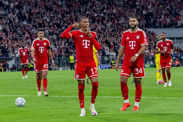 Michael Olise (FC Bayern Munich, 17) celebrates his goal to make it 4–0; Ismael Saibari (FC Bayern Munich, 34) comes over from the right to congratulate him; GER, FC Bayern Munich vs. FK Bodo Glimt, soccer, UEFA Champions League, group stage, Matchday 1, 2026–2027 season, September 10, 2026. DFL and DFB regulations prohibit any use of photographs as image sequences and or quasi-video. Photo: HMB Media, Heike Feiner Copyright: HMBxMedia HeikexFeiner
