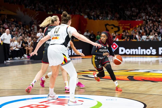 Alexis Peterson (Germany), No. 1, dribbling; Kyara Linskens (Belgium), No. 13; GER, Belgium vs. Germany, Basketball, 2026 FIBA Women’s World Cup, Quarterfinals, September 10, 2026, GER, Belgium vs. Germany, Basketball, 2026 FIBA Women’s World Cup, Quarterfinals, September 10, 2026, Berlin Copyright: xEibner-Pressefoto MaxxVincenx EP_MVN