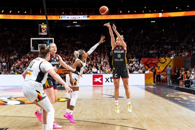 Leonie Fiebich (Germany), age 13, taking a shot; Maxuella Lisowa Mbaka (Belgium), age 31; GER, Belgium vs. Germany, Basketball, 2026 FIBA Women’s World Cup, Quarterfinals, September 10, 2026, GER, Belgium vs. Germany, Basketball, 2026 FIBA Women’s World Cup, Quarterfinals, September 10, 2026, Berlin Copyright: xEibner-Pressefoto MaxxVincenx EP_MVN