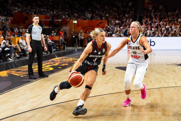 Alexandra Wilke (Germany), No. 3 dribbling, Julie Allemand (Belgium), No. 55, GER, Belgium vs. Germany, Basketball, 2026 FIBA Women s World Cup, Quarterfinals, September 10, 2026, GER, Belgium vs. Germany, Basketball, 2026 FIBA Women’s World Cup, Quarterfinals, September 10, 2026, Berlin Copyright: xEibner-Pressefoto MaxxVincenx EP_MVN