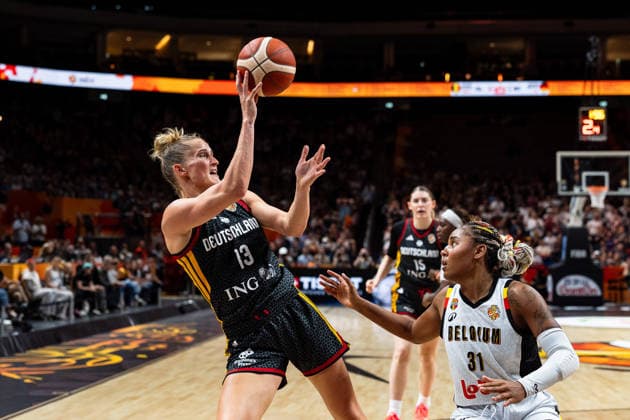 Leonie Fiebich (Germany), 13, shooting; Maxuella Lisowa Mbaka (Belgium), 31; GER, Belgium vs. Germany, Basketball, 2026 FIBA Women’s World Cup, Quarterfinals, September 10, 2026, GER, Belgium vs. Germany, Basketball, 2026 FIBA Women’s World Cup, Quarterfinals, September 10, 2026, Berlin Copyright: xEibner-Pressefoto MaxxVincenx EP_MVN