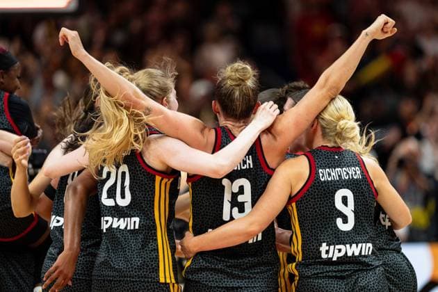 Nyara Sabally (Germany, 08), Frieda Buehner (Germany, 20), Leonie Fiebich (Germany, 13), and Emma Eichmeyer (Germany, 09) celebrate after the victory at the end of the game, GER, Belgium vs. Germany, Basketball, 2026 FIBA Women’s World Cup, Quarterfinals, September 10, 2026, GER, Belgium vs. Germany, Basketball, FIBA Women’s World Cup 2026, Quarterfinals, September 10, 2026, Berlin Copyright: xEibner-Pressefoto MaxxVincenx EP_MVN