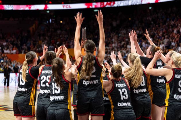 Luisa Geiselsoder (Germany), 15, Clara Bielefeld (Germany), 25, Britta Daub (Germany), 19, Emily Bessoir (Germany), 22, Leonie Fiebich (Germany), 13, and Frieda Buehner (Germany), 20, celebrate with Nyara Sabally (Germany), 08 Player of the Game, GER, Belgium vs. Germany, Basketball, 2026 FIBA Women’s World Cup, Quarterfinals, September 10, 2026, GER, Belgium vs. Germany, Basketball, 2026 FIBA Women’s World Cup, Quarterfinals, September 10, 2026, Berlin Copyright: xEibner-Pressefoto MaxxVincenx EP_MVN