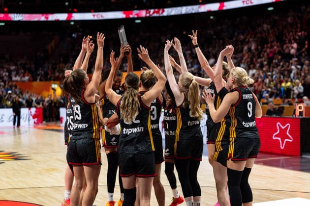 Luisa Geiselsoder (Germany), 15, Clara Bielefeld (Germany), 25, Britta Daub (Germany), 19, Emily Bessoir (Germany), 22, Leonie Fiebich (Germany), 13, and Frieda Buehner (Germany), 20, celebrate with Nyara Sabally (Germany), 08 Player of the Game, GER, Belgium vs. Germany, Basketball, 2026 FIBA Women’s World Cup, Quarterfinals, September 10, 2026, GER, Belgium vs. Germany, Basketball, 2026 FIBA Women’s World Cup, Quarterfinals, September 10, 2026, Berlin Copyright: xEibner-Pressefoto MaxxVincenx EP_MVN
