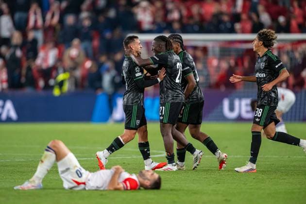 Team RC Lens a win celebrates during UEFA Champions league match, SK Slavia Praha - RC Lens , 10 september 2026, Fortuna Arena, Praha, Czech republic Copyright: xMICHALxFAJT,ZOSPORTU.SKx MAJ_4313