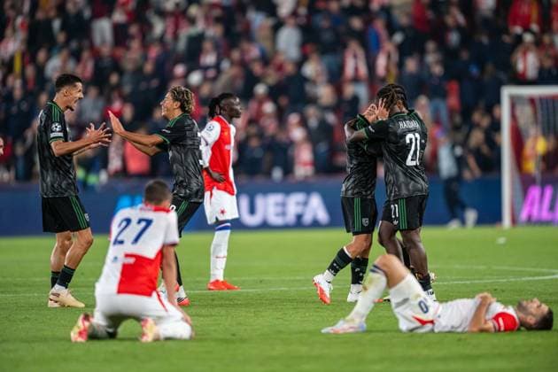 Team RC Lens a win celebrates during UEFA Champions league match, SK Slavia Praha - RC Lens , 10 september 2026, Fortuna Arena, Praha, Czech republic Copyright: xMICHALxFAJT,ZOSPORTU.SKx MAJ_4319