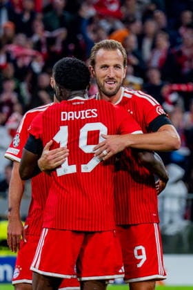 UEFA Champions League, Matchday 1, FC Bayern Munich vs. Bodo Glimt on September 10, 2026. Alphonso Davies scores the 3-0 goal; shown here are Alphonso Davies and Harry Kane. Copyright: xBahhoxKarax