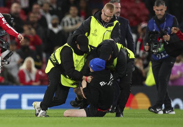 Manchester United, ManU v Sabah, UEFA Champions League, League Stage 10.09.26 Manchester United v Sabah, UEFA Champions League, League Stage Bradley Ormesher The Times pitch Invader on Pitch at end of the match with Bruno Fernandez and Matheus Cunha of Manchester United  Copyright: xBradleyxOrmesherx NINTCHDBPICT001107219905