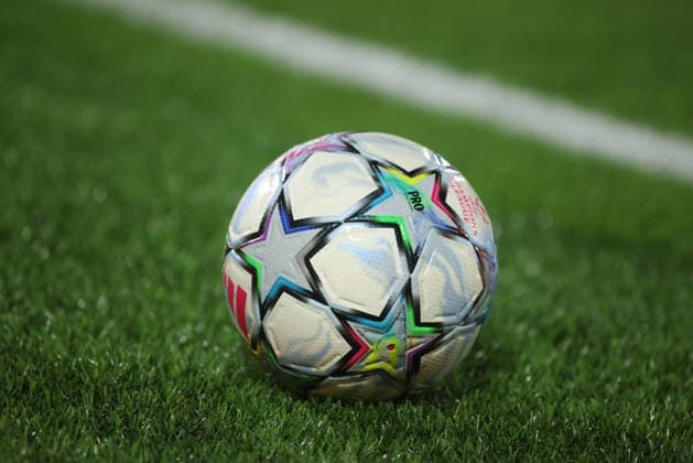IPA88370607 - Official match ball used during the UEFA Champions League 2026 27 season soccer match between Como 1907 and RB Leipzig on September 10, 2026, at Giuseppe Sinigaglia Stadium in Como, Italy. Photo by Nderim KACELI  Copyright: xNderimxKaceli IPAxSportx xx IPA88370607