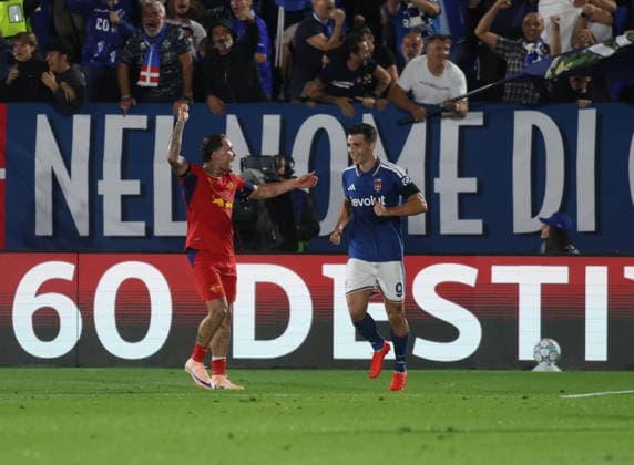 IPA88370890 - Anastasios Doubikas of Como 1907 celebrates after scoring a goal during a UEFA Champions League soccer match between Como 1907 and RB Leipzig on September 10, 2026, at Giuseppe Sinigaglia Stadium in Como, Italy. Photo by Nderim KACELI  Copyright: xNderimxKaceli IPAxSportx xx IPA88370890