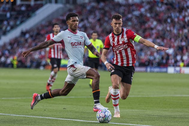 Vinicius Tobias and Ivan Perisic seen during UEFA Champions League 26 27 League Phase - Matchday 1 match between teams of PSV Eindhoven and FC Shakhtar Donetsk (Jan Borys Ball Raw Images) Eindhoven Philips Stadion Netherlands Copyright: xJanxBorysx janborys_psv_shakhtar_2627-107