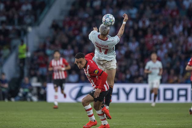 Gleiker Mendoza and Sergino Dest fighting for a header seen during UEFA Champions League 26 27 League Phase - Matchday 1 match between teams of PSV Eindhoven and FC Shakhtar Donetsk (Jan Borys Ball Raw Images) Eindhoven Philips Stadion Netherlands Copyright: xJanxBorysx janborys_psv_shakhtar_2627-112