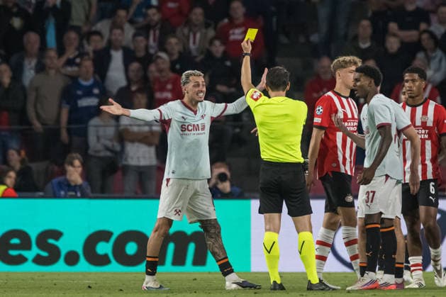 Marlon Gomes arguing with Umut Meler after a yellow card seen during UEFA Champions League 26 27 League Phase - Matchday 1 match between teams of PSV Eindhoven and FC Shakhtar Donetsk (Jan Borys Ball Raw Images) Eindhoven Philips Stadion Netherlands Copyright: xJanxBorysx janborys_psv_shakhtar_2627-147