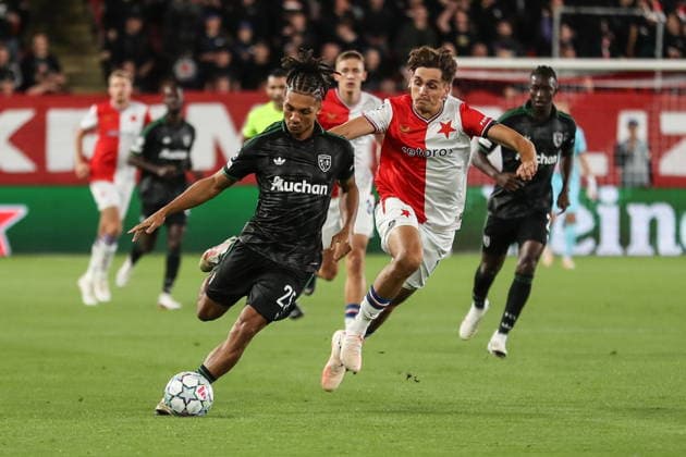 Praha 10.09.2026. PIlka nozna UEFA Liga Mistrzow sezon 2026 2027 runda 1 mecz: SK Slavia Praha - RC Lens --- Football UEFA Champions League season 2026 2027 round 1 match: SK Slavia Praha - RC Lens nz Ismaelo Ganiou, Mojmir Chytil Fot. Kacper Staniec NEWSPIX.PL --- newspix.pl 