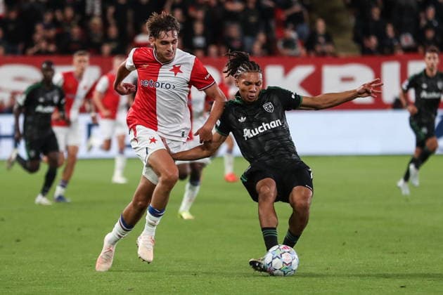 Praha 10.09.2026. PIlka nozna UEFA Liga Mistrzow sezon 2026 2027 runda 1 mecz: SK Slavia Praha - RC Lens --- Football UEFA Champions League season 2026 2027 round 1 match: SK Slavia Praha - RC Lens nz Mojmir Chytil, Ismaelo Ganiou Fot. Kacper Staniec NEWSPIX.PL --- newspix.pl 