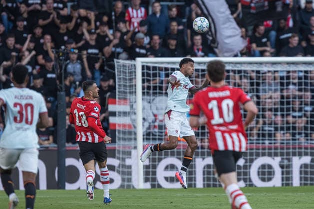 Vinicius Tobias taking a header seen during UEFA Champions League 26 27 League Phase - Matchday 1 match between teams of PSV Eindhoven and FC Shakhtar Donetsk (Jan Borys Ball Raw Images) Eindhoven Philips Stadion Netherlands Copyright: xJanxBorysx janborys_psv_shakhtar_2627-71