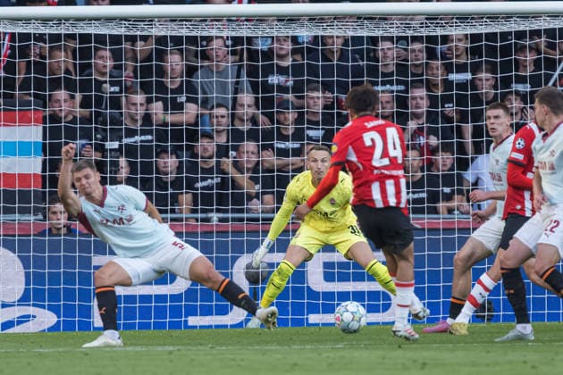 Dmytro Riznyk attempting to save a shot from Viktor Tsukanov seen during UEFA Champions League 26 27 League Phase - Matchday 1 match between teams of PSV Eindhoven and FC Shakhtar Donetsk (Jan Borys Ball Raw Images) Eindhoven Philips Stadion Netherlands Copyright: xJanxBorysx janborys_psv_shakhtar_2627-75