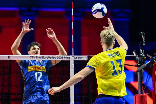 September 10, 2026: Mattia Bottolo of Italy and Axel Enlund of Sweden during the CEV EuroVolley 2026 group stage volleyball match between Italy and Sweden on September 10, 2026 in Naples. Photo by Domenico Cippitelli, BILDBYRAN COP 18 XY0128 volleyball volleyball volleyball European Championships Italy Sweden CEV EuroVolley 2026 Italy Sweden bbeng European Championships  Copyright: DomenicoxCippitelli BB260910ZZ003