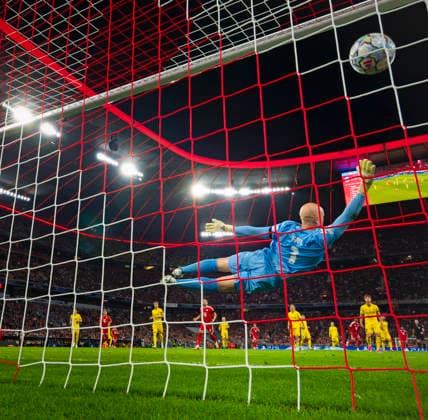September 10, 2026, Soccer: UEFA Champions League 2026–2027, Matchday 1, FC Bayern Munich vs. FK Bodo Glimt, at the Allianz Arena in Munich; Michael Olise scores the 4–0 goal from behind, FC Bayern Munich scores with a long-range shot past goalkeeper Julian Faye Lund of FK Bodo Glimt, who stretches in vain