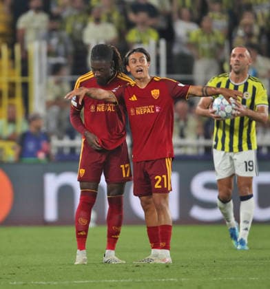 IPA88372430 - September 10, 2026, Champions League: Fenerbahçe vs. Roma. Pictured: Dybala, Kone& xD; (Photo by Gino Mancini)  Copyright: xGinoxMancini IPAxSportx xx IPA88372430