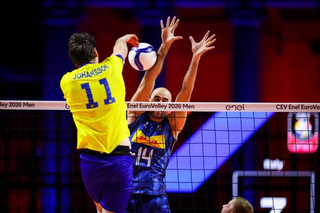 Italia s Gianluca Galassi , Svezia s Patrick Johansson during the opening match of the CEV Enel Eurovolley 2026, between Italy and Sweden, Piazza del Plebiscito, Naples, September 10, 2026.  Copyright: xAlessandroxGarofalo LaPressex