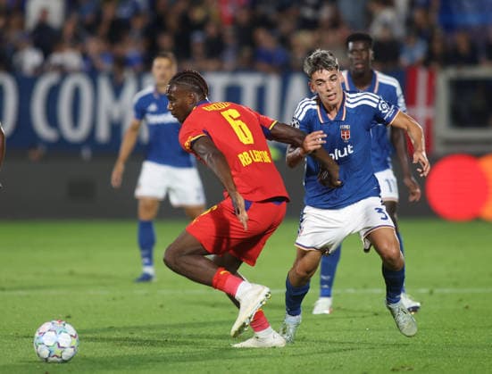 IPA88372464 - Alex Valle of Como 1907 and Ezechiel Banzuzi of RB Leipzig during the UEFA Champions League 2026–27 season soccer match between Como 1907 and RB Leipzig on September 10, 2026, at Giuseppe Sinigaglia Stadium in Como, Italy. Photo by Nderim KACELI  Copyright: xNderimxKaceli IPAxSportx xx IPA88372464