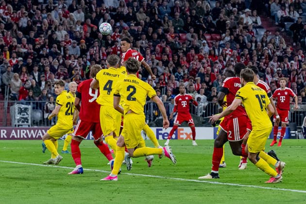 Jamal Musiala, FC Bayern Munich, No. 10 heading the ball in the penalty area (GER), FC Bayern Munich vs. FK Bodo Glimt, soccer, UEFA Champions League, group stage, Matchday 1, 2026–2027 season, September 10, 2026 DFL DFB regulations prohibit any use of photographs as image sequences and or quasi-video. Photo: HMB Media, Heike Feiner Copyright: HMBxMedia HeikexFeiner