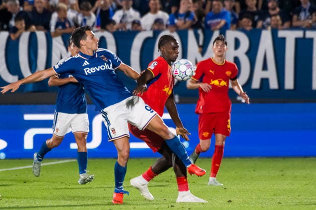 Anastasios Douvikas seen during UEFA Champions League 2026 2027 league phase game between teams of Como 1907 and RB Leipzig (Martin Cocciolo Ball Raw Images) Como Stadio Giuseppe Sinigaglia Italy Copyright: xMartinxCocciolox COMRBL-27