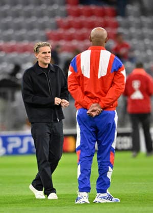 Before the game begins: Head Coach Vincent Kompany, FC Bayern Munich (FCB), inspects the field; Sporting Director Christoph Freund, FC Bayern Munich (FCB); FC Bayern Munich (FCB) vs. Bodø Glimt, September 10, 2026. DFL regulations prohibit any use of photographs as imagesSEQUENCES AND OR QUASI-VIDEO FC Bayern Munich (FCB) vs. Bodo Glimt