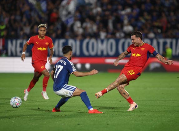 SOCCER - UEFA Champions League - Como 1907 vs. RB Leipzig Photo by IPA ABACAPRESS.COM88370885 - David Raum of RB Leipzig and Yan Couto of Como 1907 during the 2026–27 UEFA Champions League soccer match between Como 1907 and RB Leipzig on September 10, 2026, at Giuseppe Sinigaglia Stadium in Como, Italy. Photo by Nderim KACELI Como Italy  Copyright: xIPAxSport ABACAx