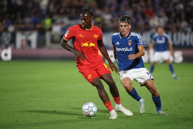 SOCCER - UEFA Champions League - Como 1907 vs. RB Leipzig Photo by IPA ABACAPRESS.COM88372442 - Ezechiel Banzuzi of RB Leipzig and Alex Valle of Como 1907 during the 2026–27 UEFA Champions League soccer match between Como 1907 and RB Leipzig on September 10, 2026, at Giuseppe Sinigaglia Stadium in Como, Italy. Photo by Nderim KACELI Como Italy  Copyright: xIPAxSport ABACAx
