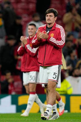 Manchester United, ManU v Sabah FK, UEFA Champions League Harry Maguire of Manchester United salutes the fans after the Manchester United v Sabah FK UEFA Champions League 1st Round match at Old Trafford, Manchester, England on 10 September 2026 Credit: Steve Flynn Every Second Media Editorial use only. All images are copyright Every Second Media Limited. No images may be reproduced without prior permission. Copyright: xIMAGO EveryxSecondxMediax ESM-2151-0243 StevexFlynnx xEveryxSecondxMediax