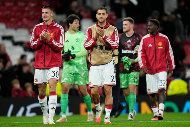 Manchester United, ManU v Sabah FK, UEFA Champions League Benjamin Sesko and Noussair Mazraoui of Manchester United salutes the fans after the Manchester United v Sabah FK UEFA Champions League 1st Round match at Old Trafford, Manchester, England on 10 September 2026 Credit: Steve Flynn Every Second Media Editorial use only. All images are copyright Every Second Media Limited. No images may be reproduced without prior permission. Copyright: xIMAGO EveryxSecondxMediax ESM-2151-0245 StevexFlynnx xEveryxSecondxMediax
