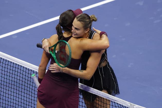 US Open tennis tournament - Day 12 Aryna Sabalenka (R) of Belarus greets Jessica Pegula (L) of the USA after winning their Women s Singles Semifinals match of the US Open Tennis Championships at the USTA Billie Jean King National Tennis Center in Flushing Meadows, New York, USA, 10 September 2026. FLUSHING MEADOWS NEW YORK United States  Copyright: xBRIANxHIRSCHFELDx