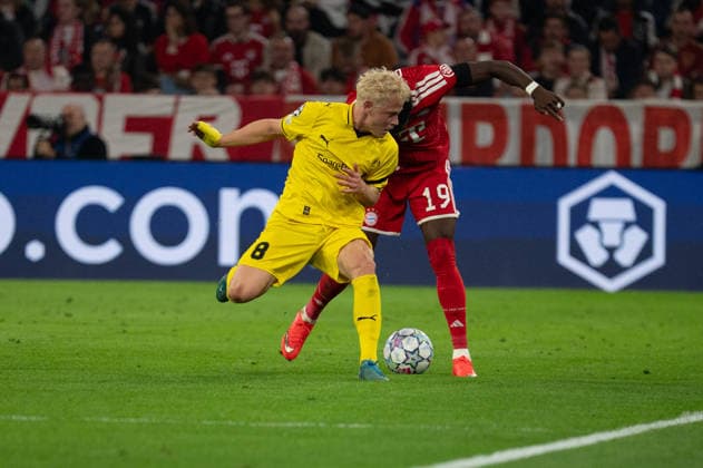 GER, Bavaria, Munich, Soccer, FC Bayern Munich vs. FK Bodo Glimt, at the Allianz Arena, Munich, Champions League, Group Stage, Matchday 1, September 10, 2026, from left: Sondre Auklend of FK Bodo Glimt (8) and Alphonso Davies of FC Bayern Munich (19), battling for the ball. UEFA regulations prohibit any use of photographs as image sequences and or quasi-video, Copyright: HMB-Media MichaelxNibel